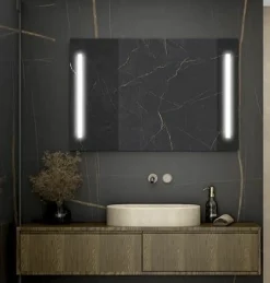 Espejo Retroiluminado Por La Parte Superior E Inferior Y Luz Frontal Con Franjas En Los Laterales Modelo Helena – DecorBath