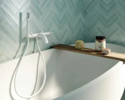 Grifo De Baño-ducha Blanco Con Accesorios – Batlo – 3241011 – Galindo
