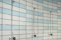 Grifo Temporizado Ducha Vista Mezclador Accionamiento Mediante Pulsador. PRESTO Conjunto Alpa 80 Con Rociador Antivandálico (sin Racores) – 35921 – Presto Iberica
