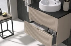 Mueble Suspendido 2 Cajones Frente Fresado Liso De MDF 22 Mm Acabado Moka + Lavabo Cerámico Grosor 1,7 Cm Blanco Brillo – Saser – DP Baños